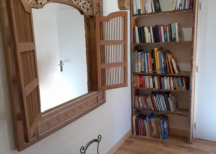 Aux Iris * サン・レオン・シュル・ヴェゼール